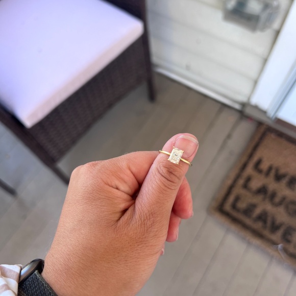 Radiant LAB engagement ring - Picture 7 of 11